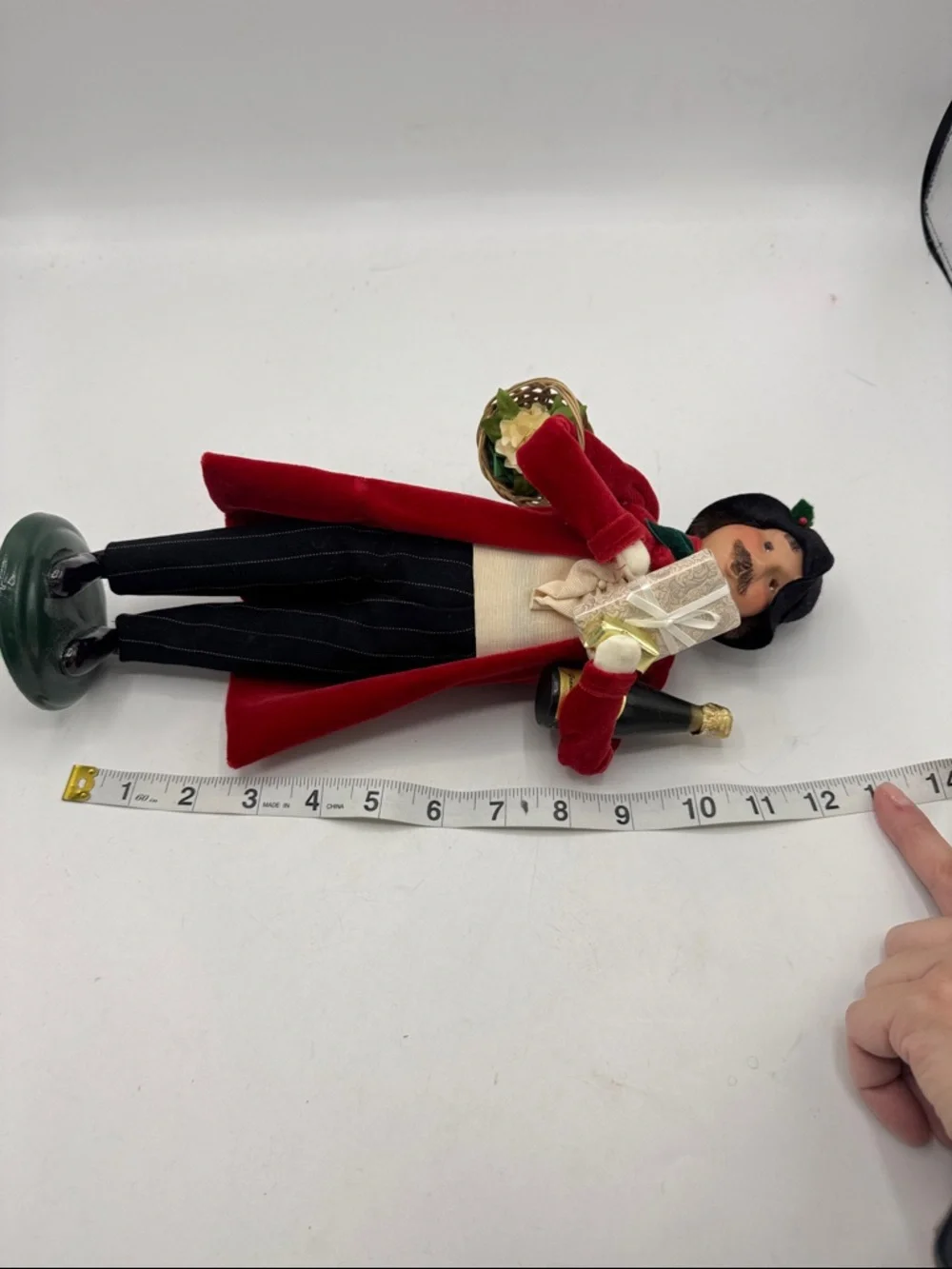 Byers choice Victorian Caroler Victorian Shopper